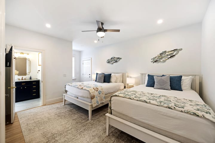 Dhoma e gjumit 2: Dy krevate dopio "queen", televizor, banjë private (dush), kati i parë