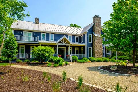 7 Bedroom Country Estate with Large Private Pool!
