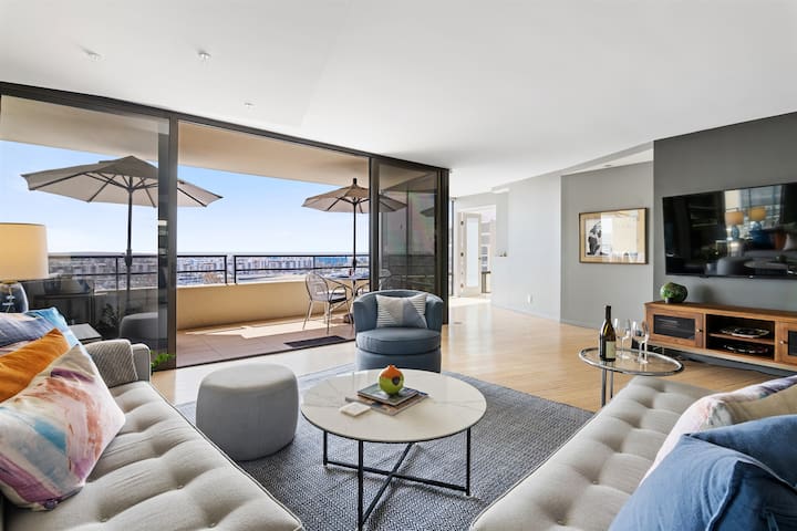 Luxury HighRise + Spectacular Marina & Ocean Views