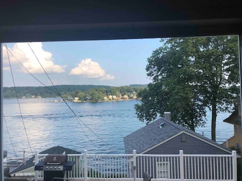 Spacious Lakefront House With a Private Dock