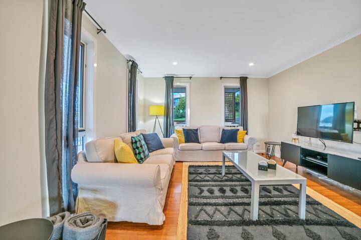 Port View Escape gallery image 3