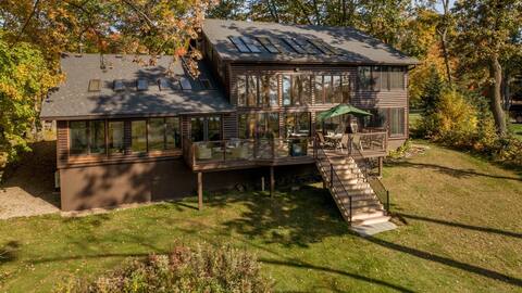 Sunroom-Kayaks, Games, Water Toys, Beach & Dock!