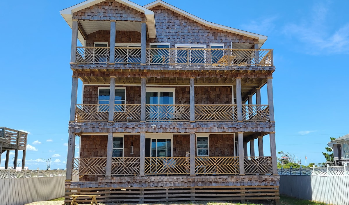 6812 Beach Rd, Semi-Oceanfront/Pool