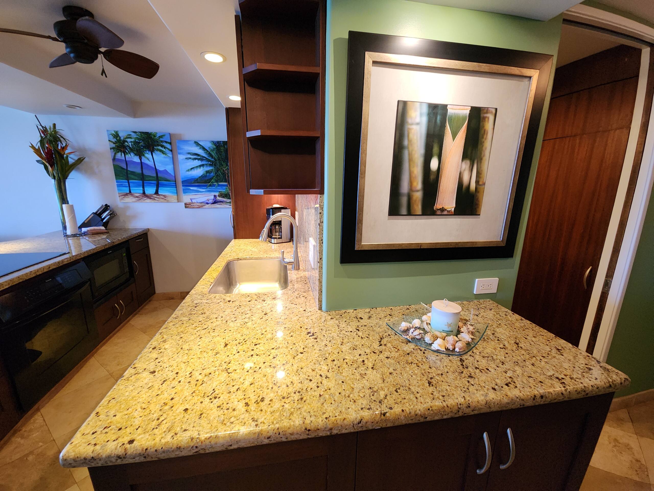 Condo in Lahaina · ★4.93 · 1 bedroom · 1 bed · 1 bath - Image 18