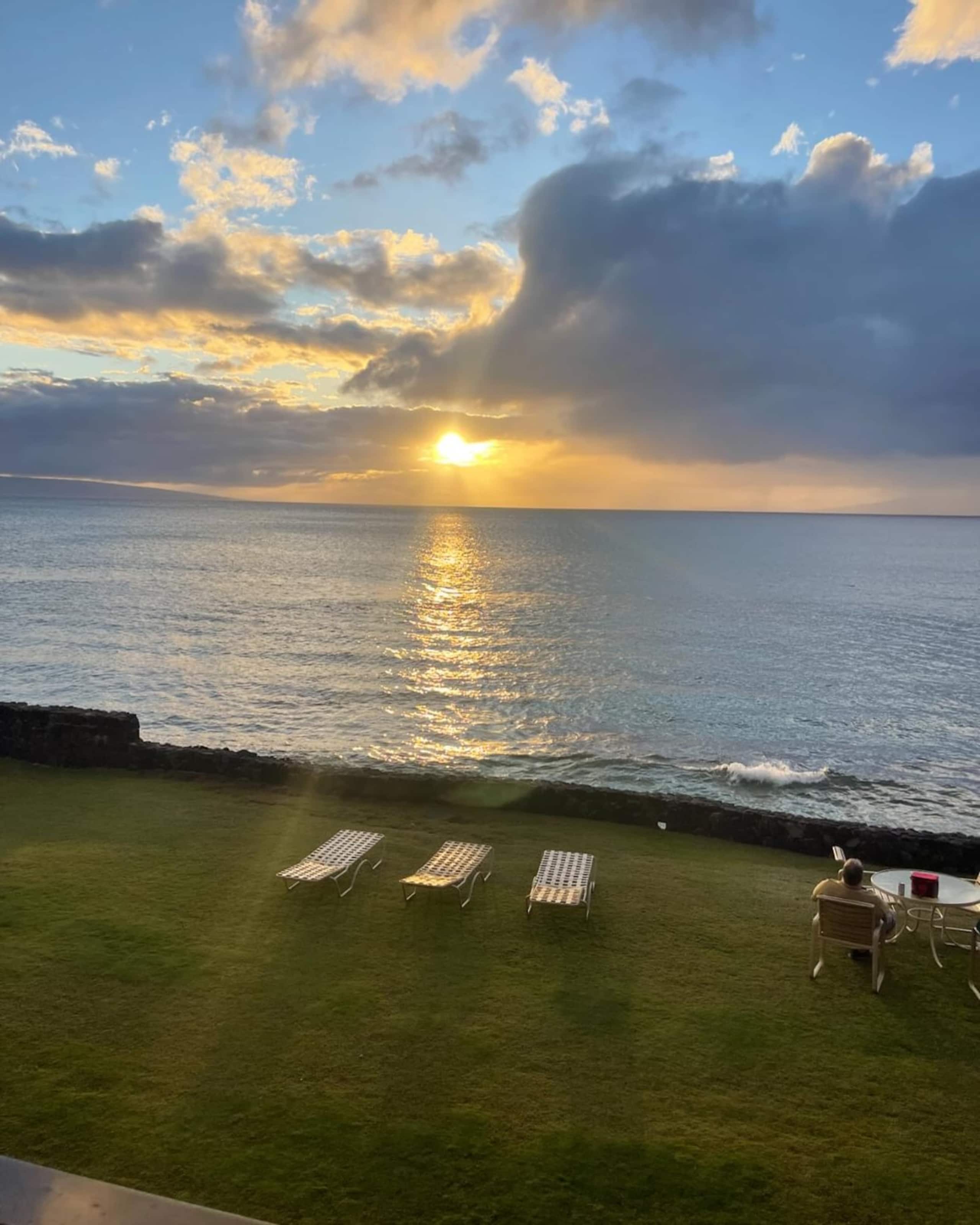 Condo in Lahaina · ★4.93 · 1 bedroom · 1 bed · 1 bath - Image 32