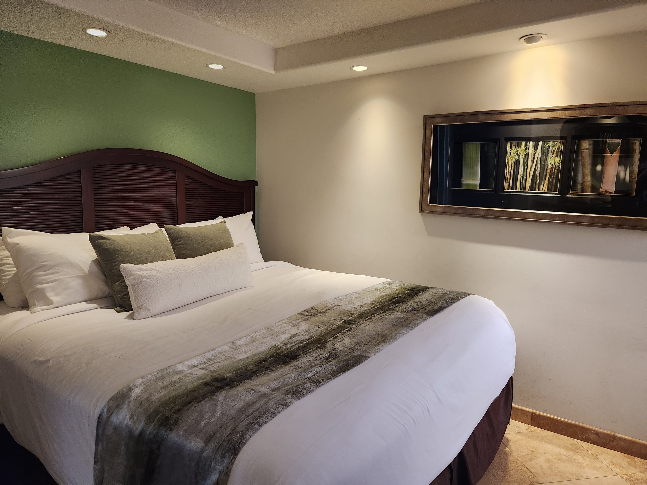 Condo in Lahaina · ★4.93 · 1 bedroom · 1 bed · 1 bath - Image 21
