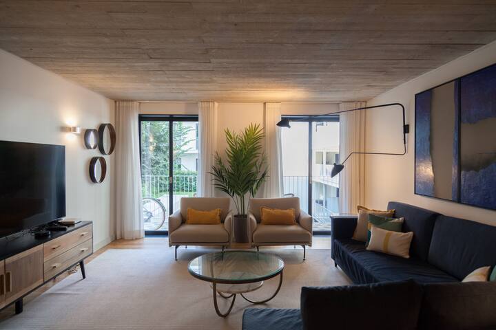 FLH Intendente Blue Flat with Balcony gallery image 5