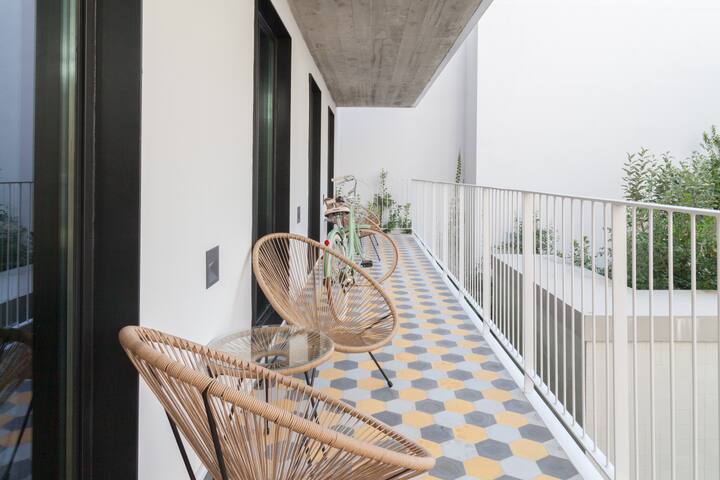 FLH Intendente Blue Flat with Balcony gallery image 2