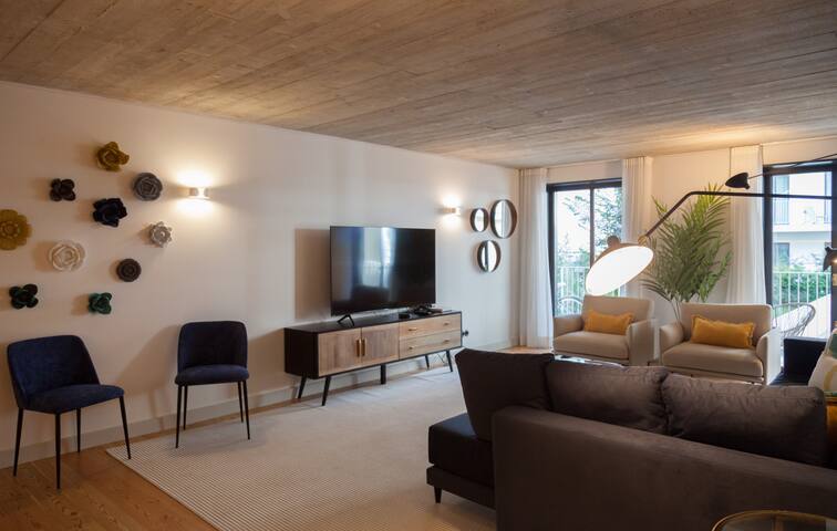 FLH Intendente Blue Flat with Balcony gallery image 4