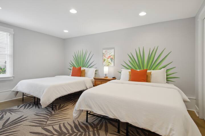 WalkScore90 l Spacious & Beautiful l By Magazine gallery image 5