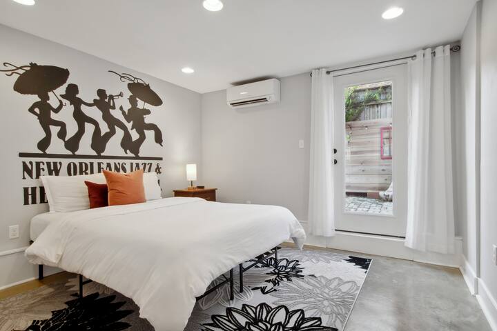 WalkScore90 l Spacious & Beautiful l By Magazine gallery image 3