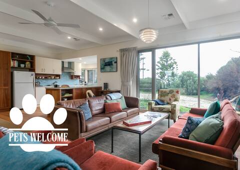 Chiton Cottage - Mid Century Getaway - Pets