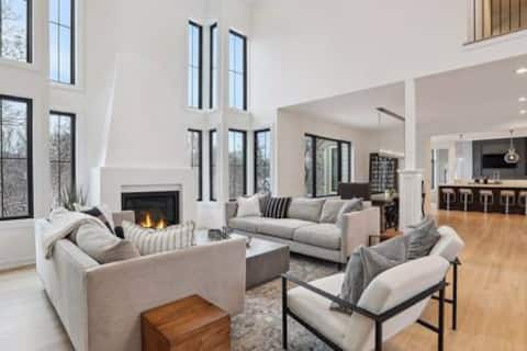 Luxury Minnetonka Home - sleeps 24/+bunk room