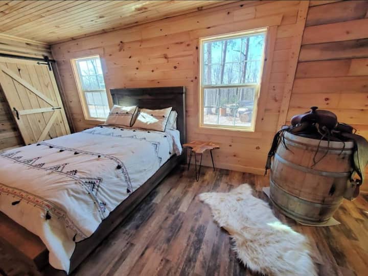 Top of the line comfortable mattress' on queen bed and amazing décor.  Large closet with tons of storage, as well.