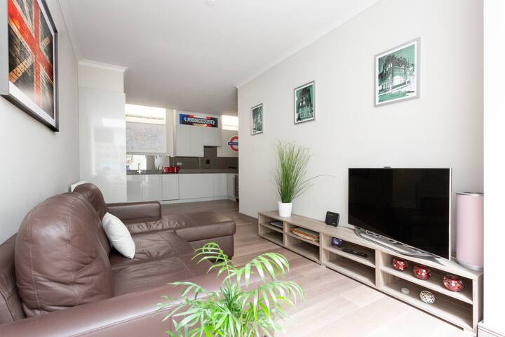 Red Lion Square by onefinestay gallery image 3