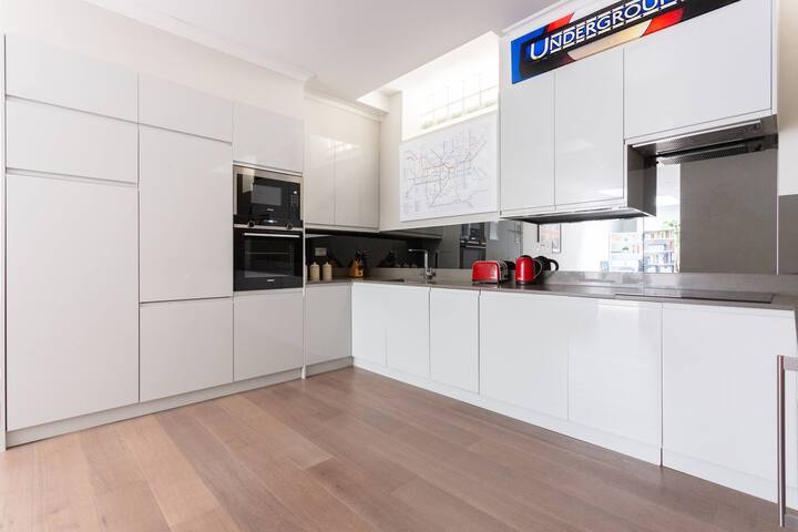 Red Lion Square by onefinestay gallery image 4