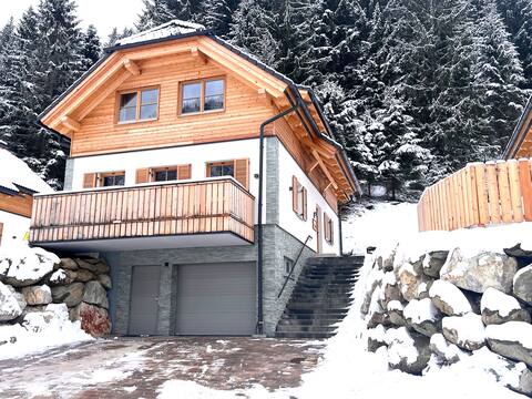 Luxury chalet with garage and sauna