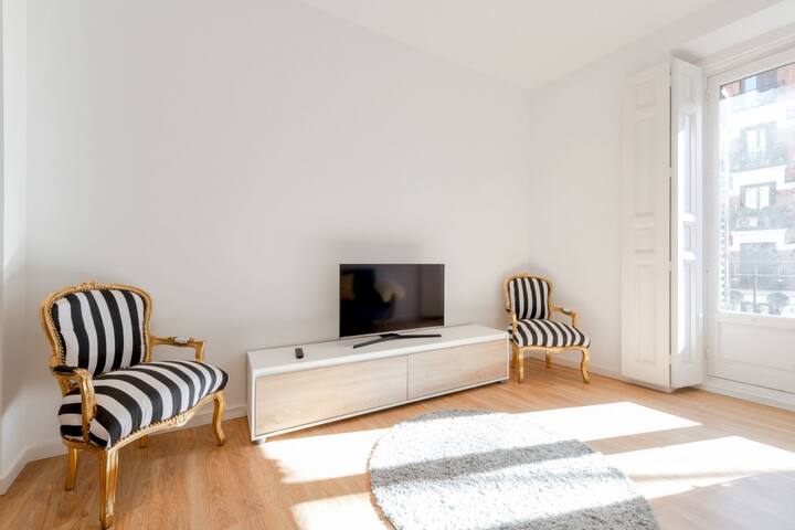 Bright and elegant 3Dorm 2Bath – La Latina gallery image 3