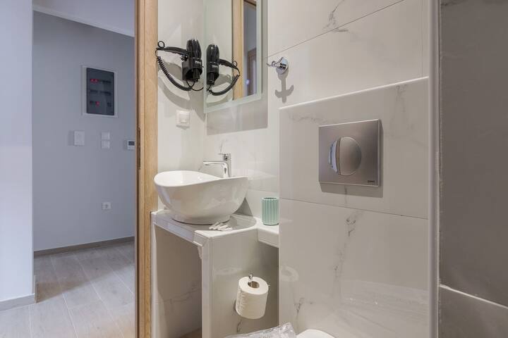 New apartment in Plaka #B1, 2 Bdrm gallery image 4