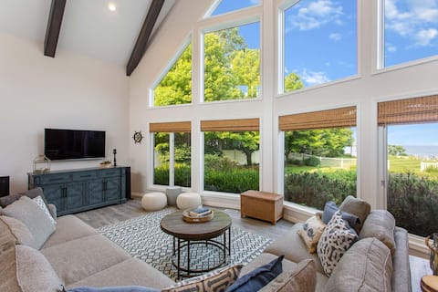 Spacious A-Frame w/ Lake Michigan Views & Hot Tub!