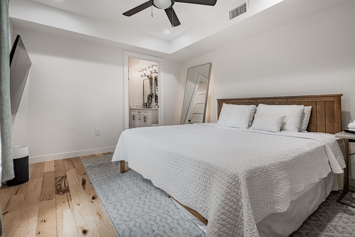 Entire Remodeled Home | Walk Downtown | Pool