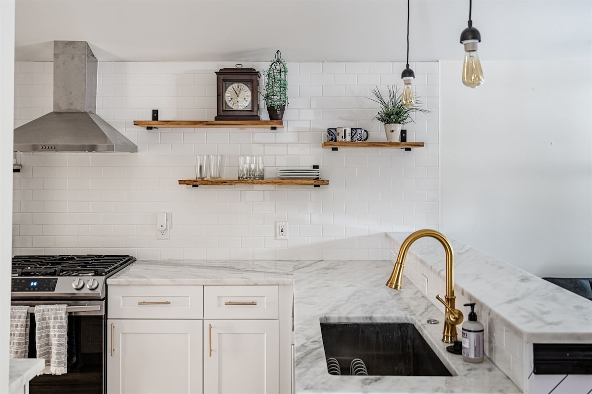 Entire Remodeled Home | Walk Downtown | Pool