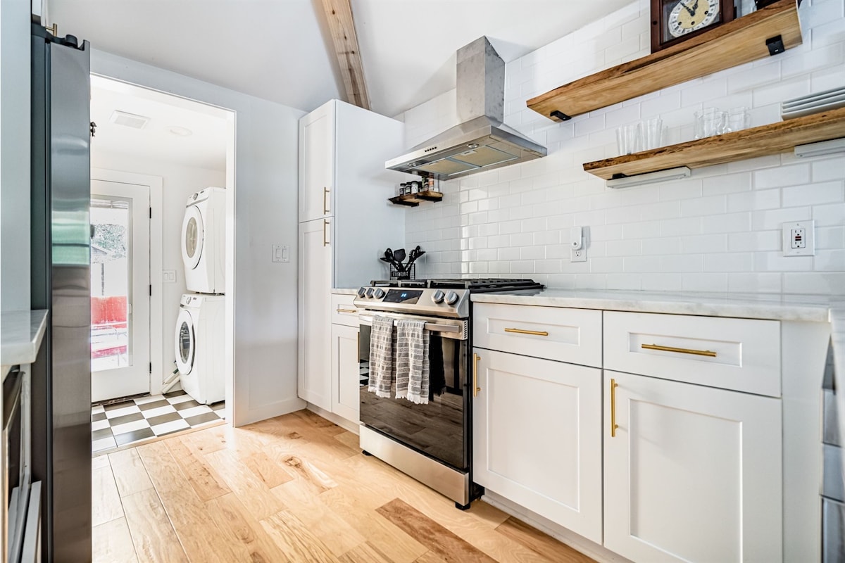 Entire Remodeled Home | Walk Downtown | Pool