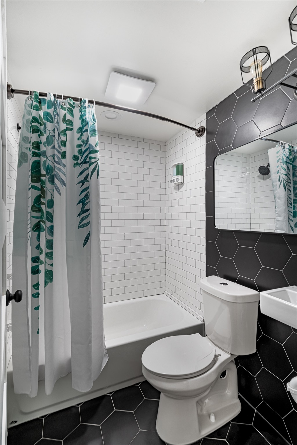 Entire Remodeled Home | Walk Downtown | Pool