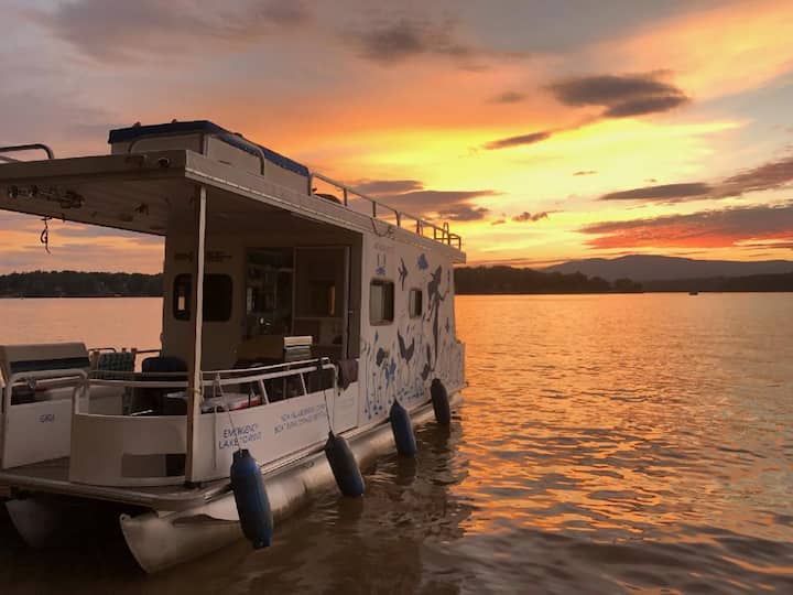 The Gigi - A Mermaid Houseboat On Lake James - Lake James, NC