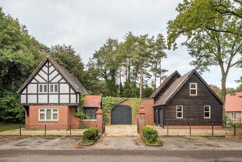 Beautiful English Villa with jacuzzi
