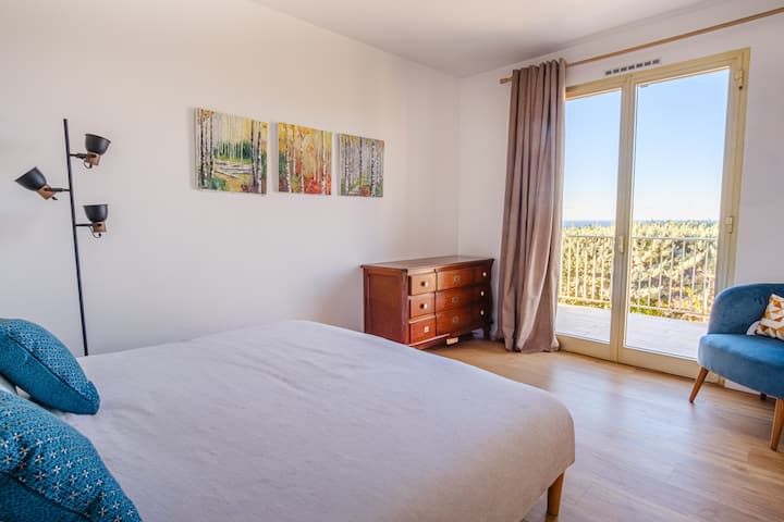 غرفة نوم 2، سرير 160 سم وإطلالة على البحر