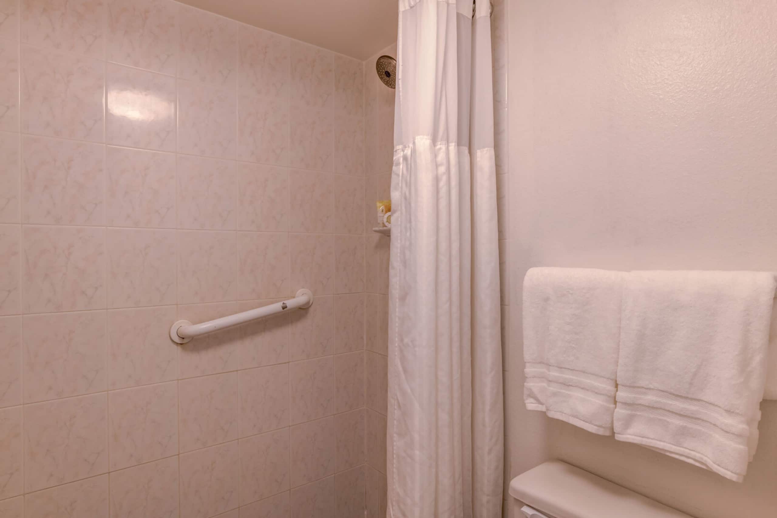 Condo in Lahaina · ★4.76 · 2 bedrooms · 4 beds · 2 private baths - Image 23