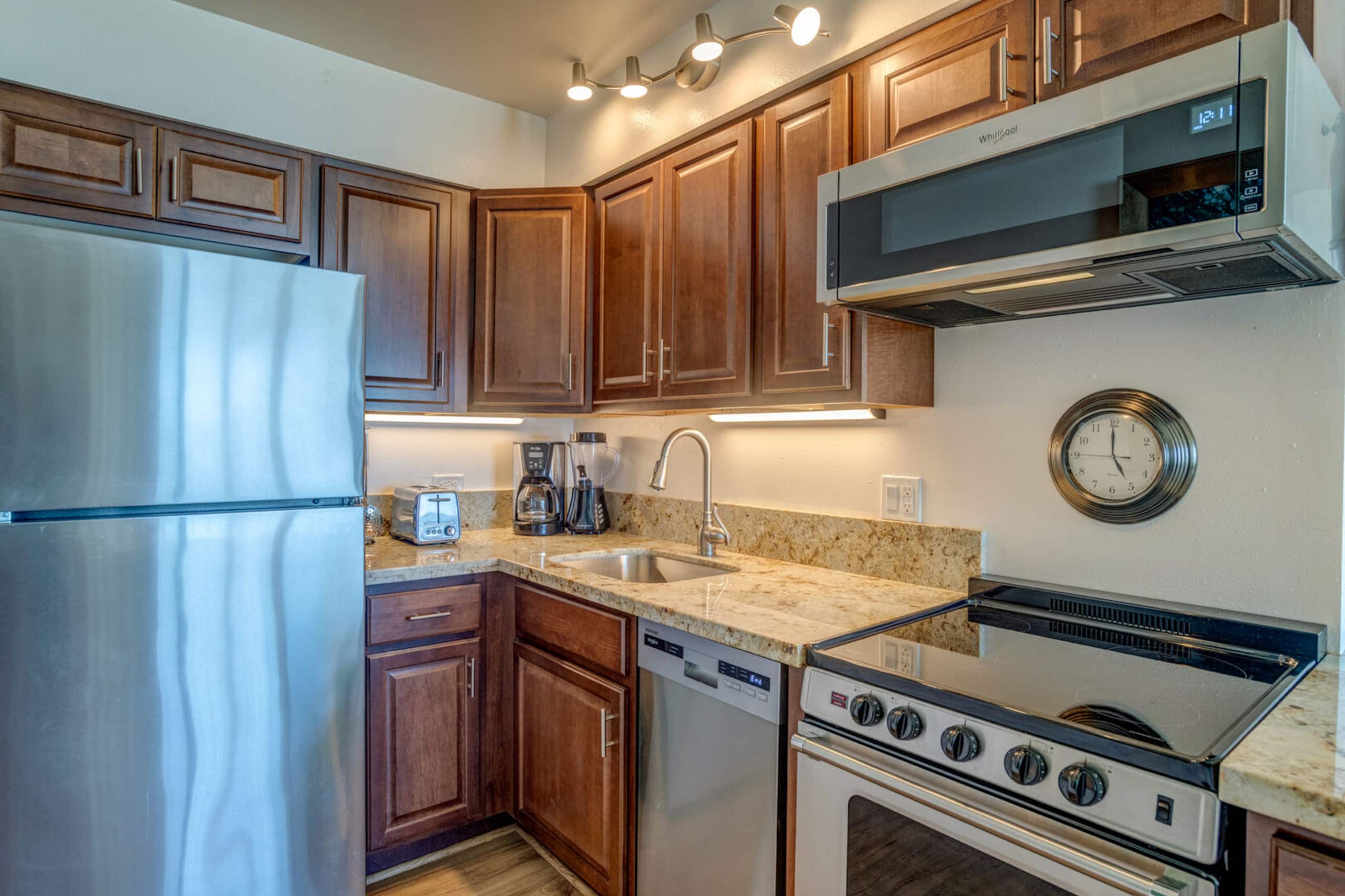 Condo in Lahaina · ★4.76 · 2 bedrooms · 4 beds · 2 private baths - Image 13