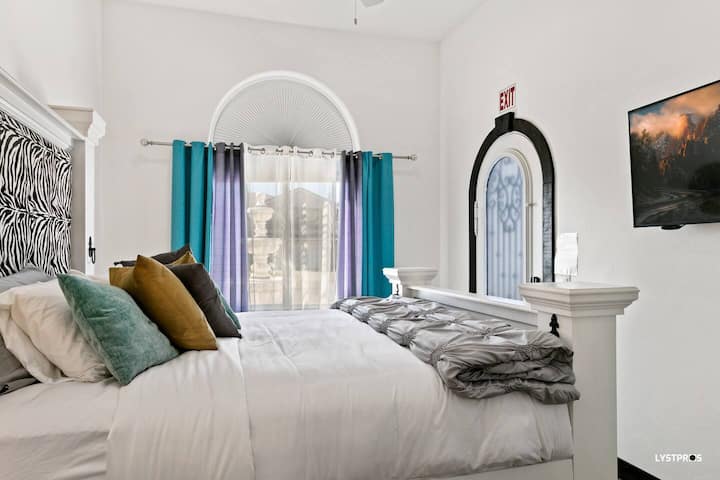 Casita s vysokou manželskou posteľou veľkosti King