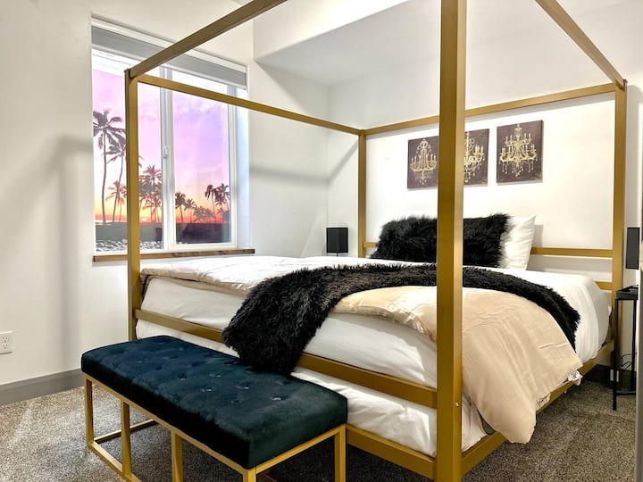 Spálňa na prízemí s manželskou posteľou King 