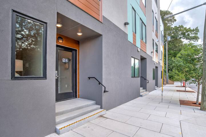 Modern South Slope Townhome with City Views gallery image 5