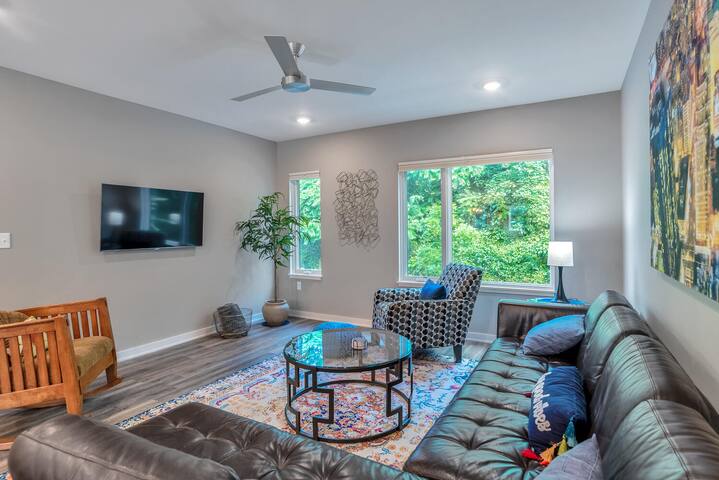 Asheville Proud South Slope Townhome gallery image 5