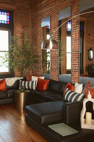 Lumberjack Inn DT-on Main St. with a rooftop deck gallery image 4