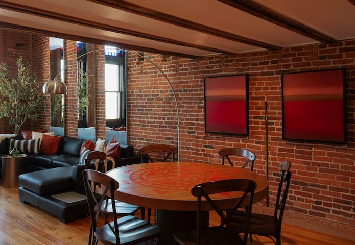 Lumberjack Inn DT-on Main St. with a rooftop deck gallery image 3