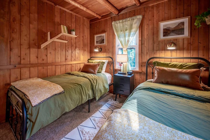 Cozy second bedroom