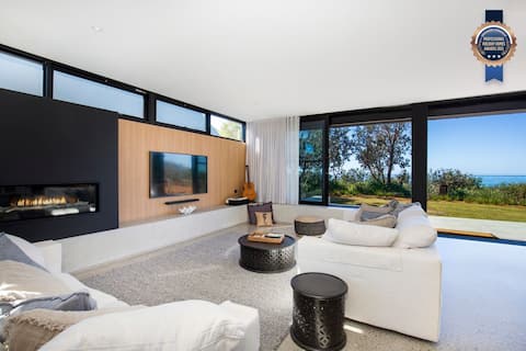 Banksia - Stunning New Absolute Beachfront