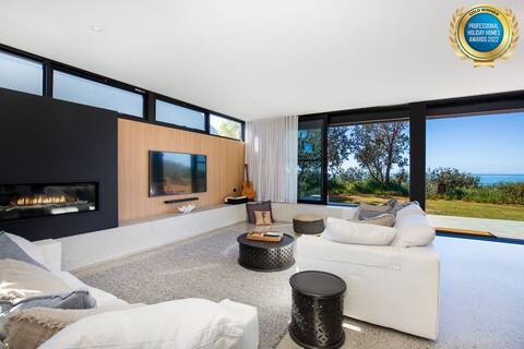 Banksia - Stunning New Absolute Beachfront
