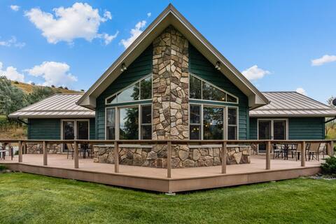 Hyalite House-Private Yellowstone River Front Home