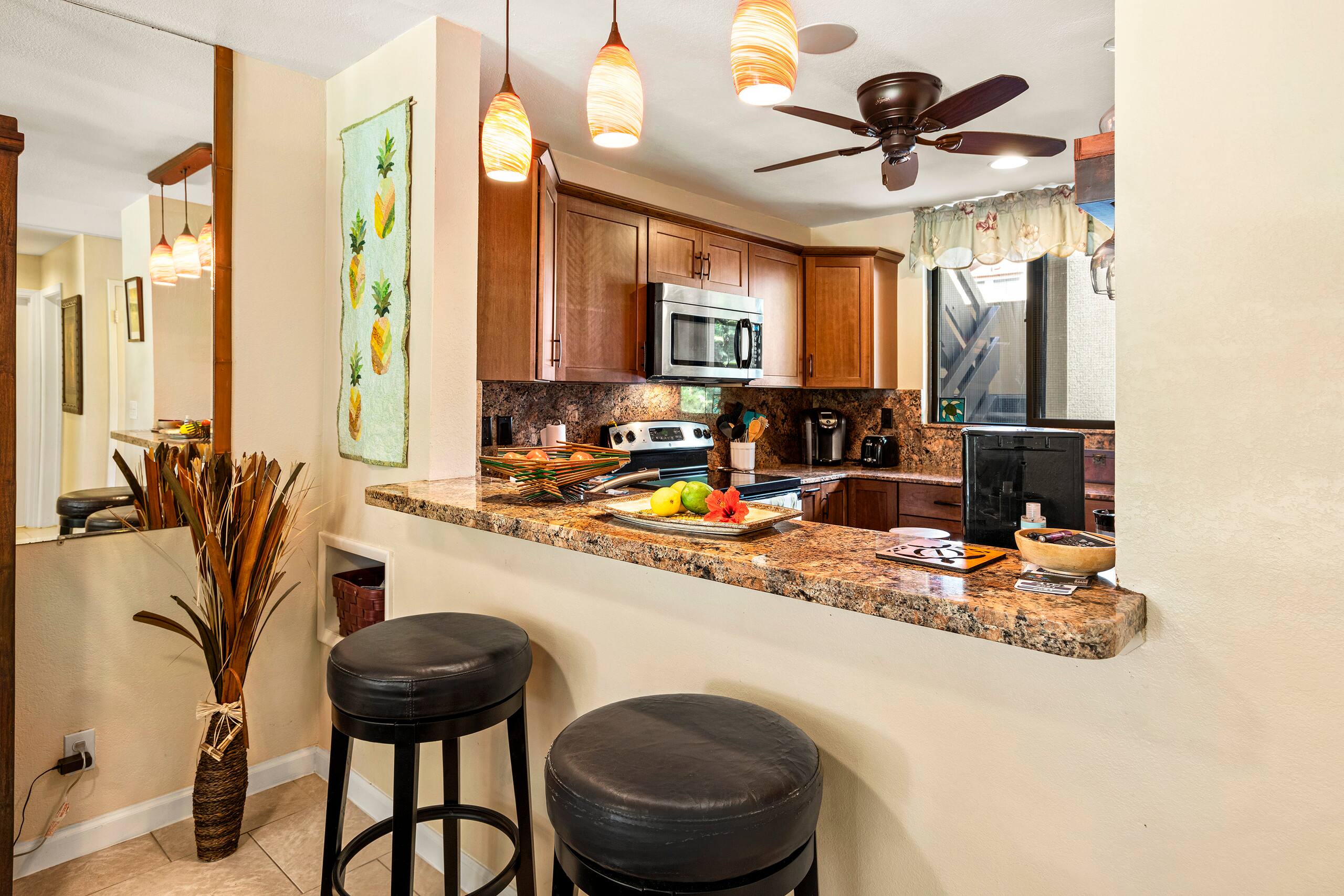 Condo in Kailua-Kona · ★4.7 · 2 bedrooms · 3 beds · 2 shared baths - Image 3