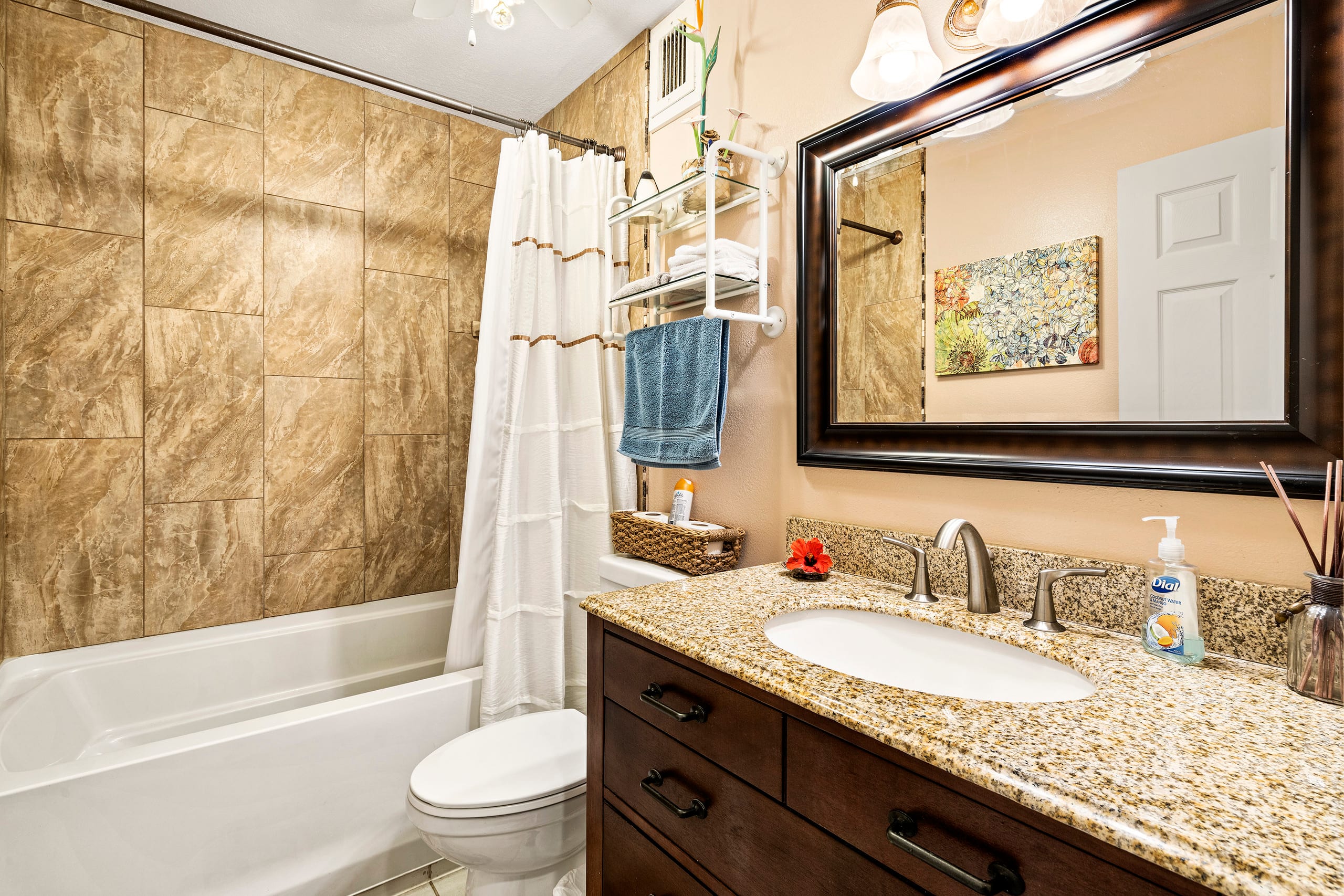 Condo in Kailua-Kona · ★4.7 · 2 bedrooms · 3 beds · 2 shared baths - Image 14