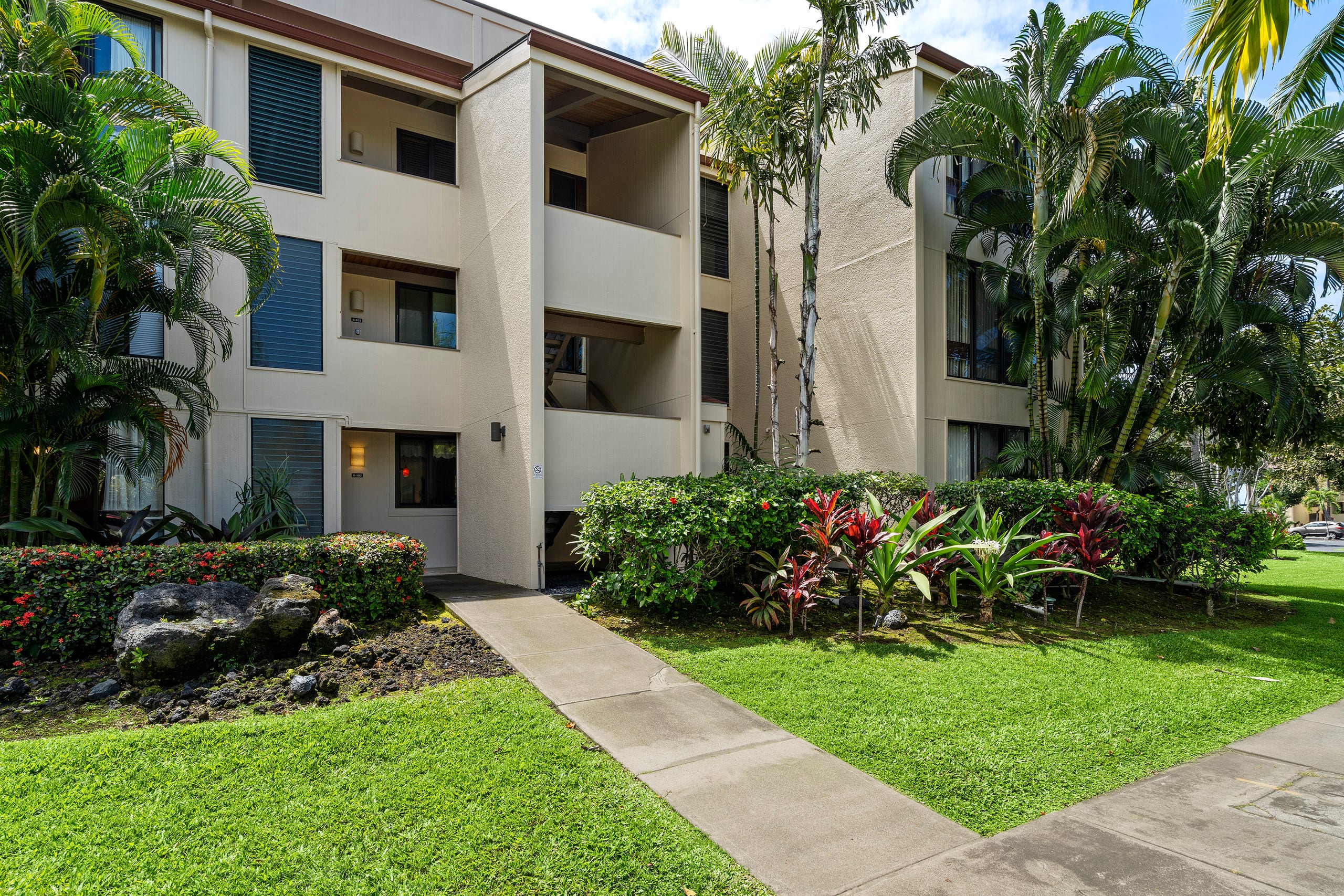 Condo in Kailua-Kona · ★4.7 · 2 bedrooms · 3 beds · 2 shared baths - Image 26
