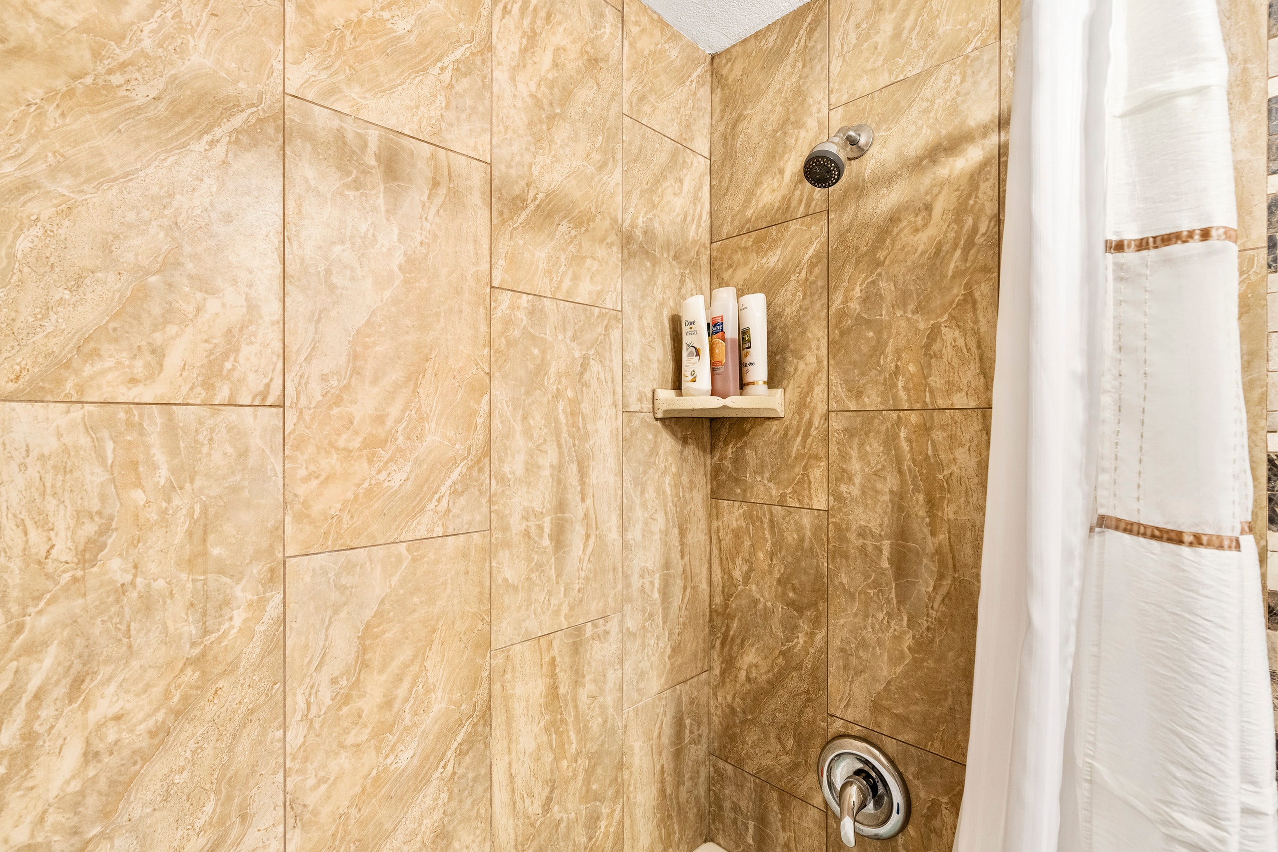 Condo in Kailua-Kona · ★4.7 · 2 bedrooms · 3 beds · 2 shared baths - Image 15