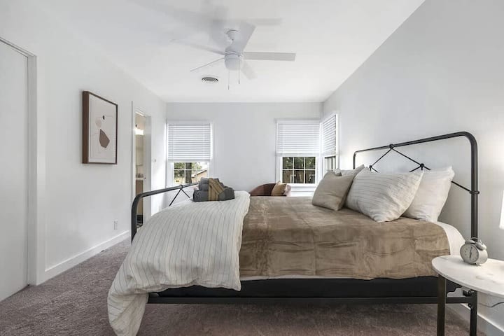 Kitanda cha ukubwa wa 3 cha King kinaunganisha na Jack & Jill pia