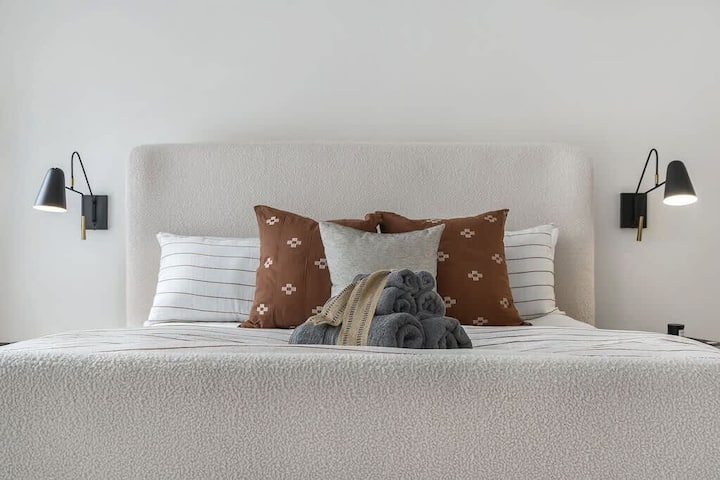 Kitanda cha ukubwa wa king chenye starehe!