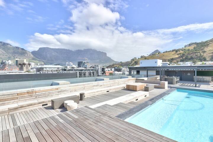 Chic Apartment with Wrap Around Balconies & Views gallery image 3